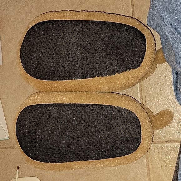 Forever 21 Hello Kitty slippers size large - Picture 5 of 5